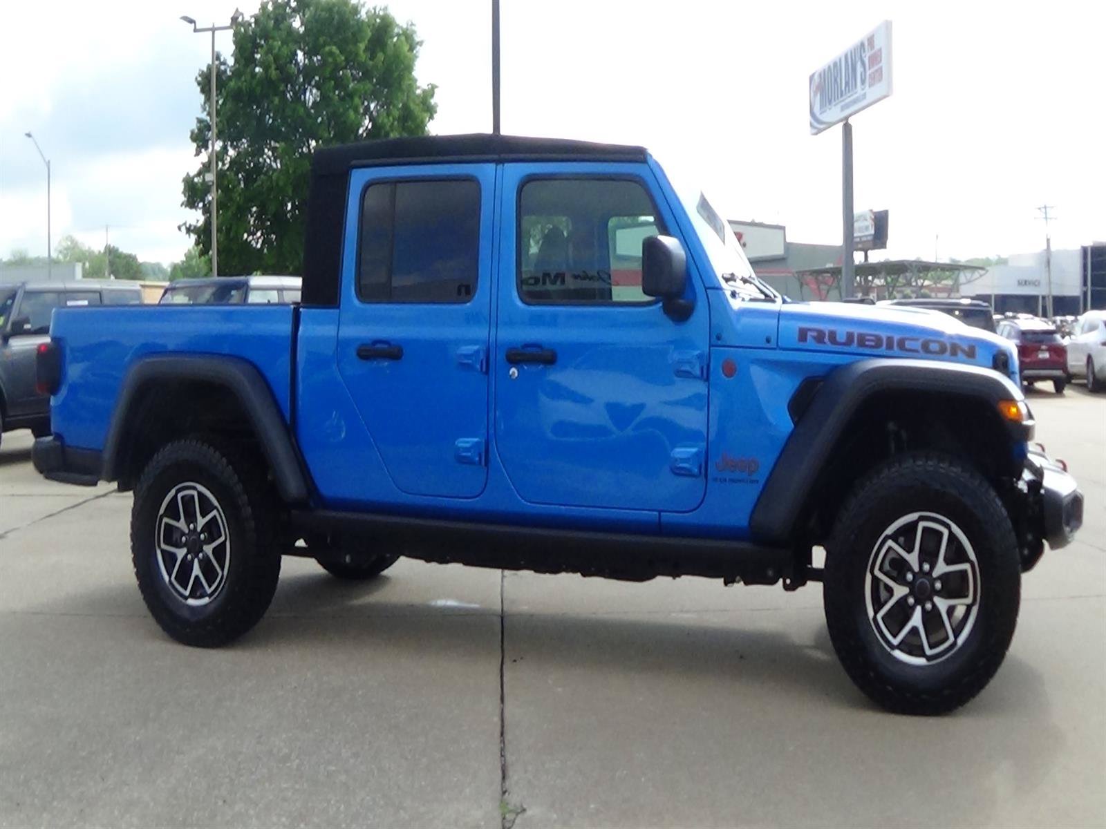 Used 2024 Jeep Gladiator Rubicon w/ Convenience Group AWD/4WD image 5