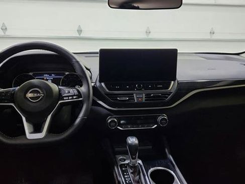 Certified 2025 Nissan Altima 2.5 SR w/ SR Premium Package image 26