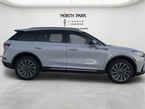 New 2026 Lincoln Corsair Reserve FWD image 2