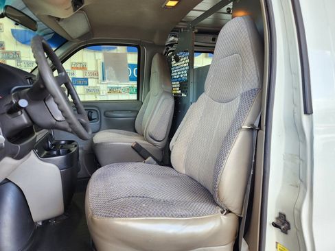 Used 2001 Chevrolet Express 3500 RWD image 4