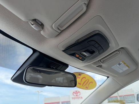 Used 2025 Toyota Corolla LE image 28