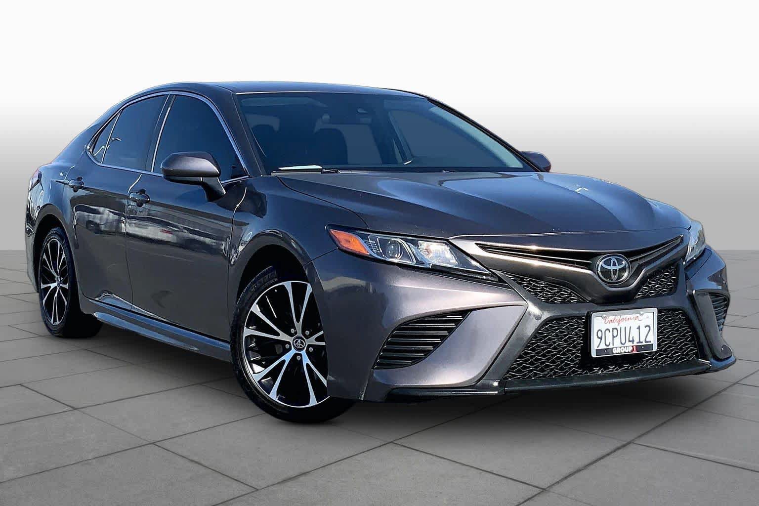 Used 2019 Toyota Camry SE FWD image 2