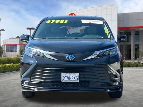 Used 2025 Toyota Sienna XLE image 10