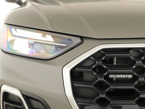 Used 2024 Audi Q5 e Premium w/ Convenience Package image 34