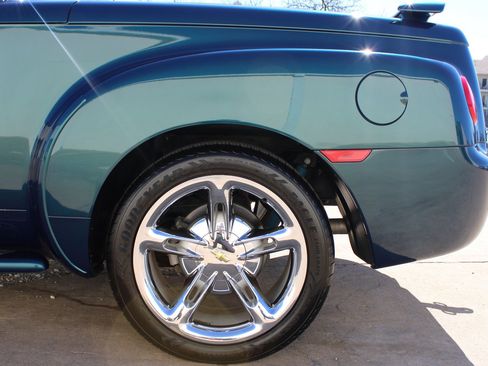 Used 2005 Chevrolet SSR w/ Preferred Equipment Group image 39