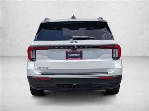 New 2026 Ford Explorer Active RWD image 8