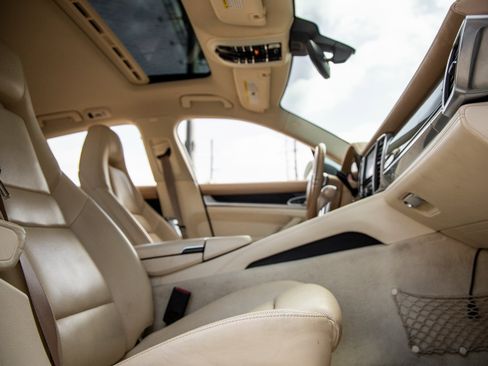 Used 2016 Porsche Panamera Edition image 43