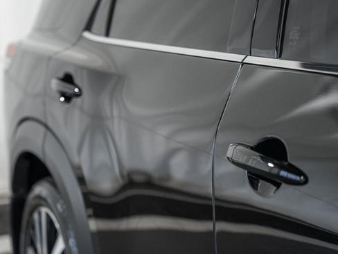 Used 2024 Nissan Pathfinder Platinum w/ Black Appearance Package image 16