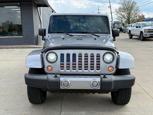 Used 2017 Jeep Wrangler Unlimited Sahara w/ Dual Top Group AWD/4WD image 19