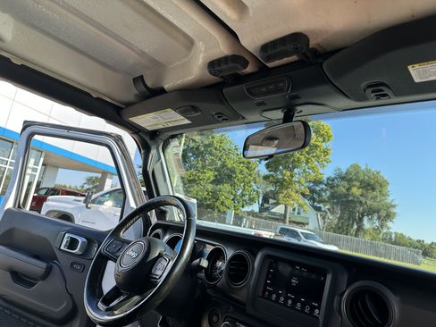 Used 2022 Jeep Gladiator Sport AWD/4WD image 35