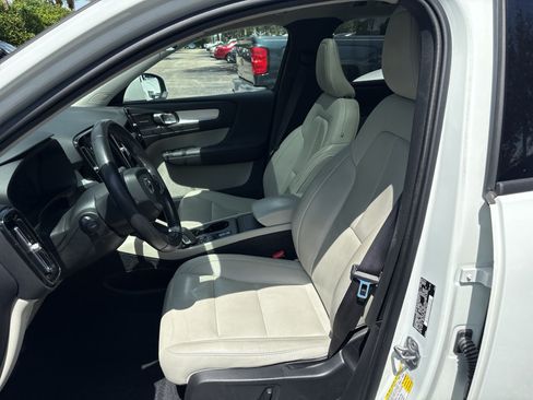 Used 2019 Volvo XC40 T5 Momentum AWD/4WD image 4