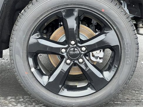 New 2025 Jeep Grand Cherokee Limited w/ Black Appearance Package image 7