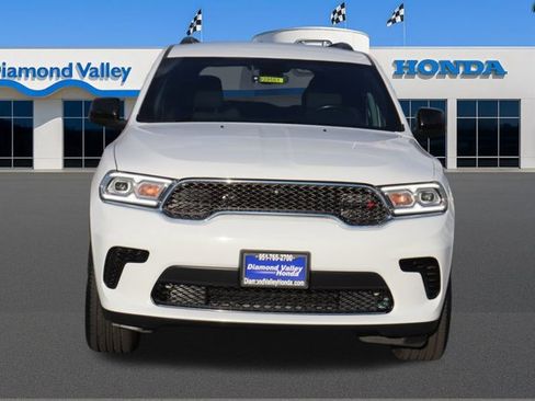 Used 2023 Dodge Durango SXT image 2