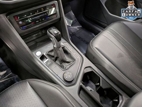 Used 2022 Volkswagen Tiguan SE w/ Panoramic Sunroof Package image 15