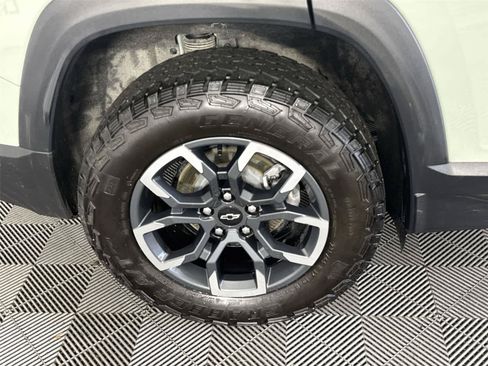 Used 2025 Chevrolet Equinox ACTIV AWD/4WD image 11