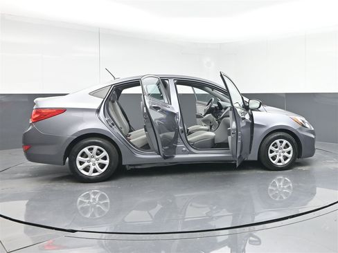 Used 2014 Hyundai Accent GLS image 40