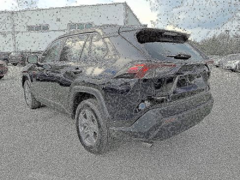 Used 2022 Toyota RAV4 LE image 4