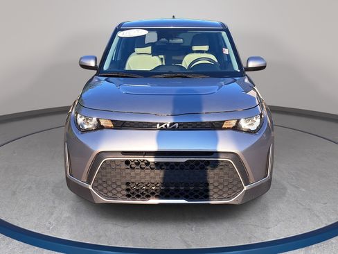 Used 2023 Kia Soul LX FWD image 2