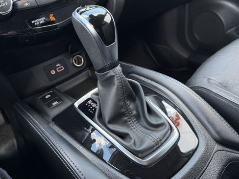 Used 2020 Nissan Rogue SL w/ Premium Package AWD/4WD image 26