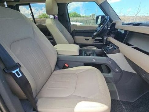 Used 2020 Land Rover Defender 110 SE image 3