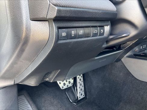 Used 2025 Toyota Camry SE image 32