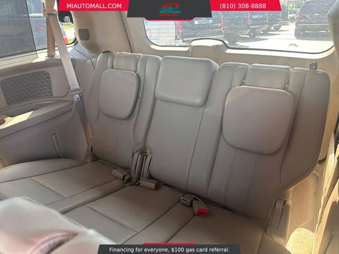 Used 2012 Chrysler Town & Country Touring-L w/ Premium Group FWD image 28