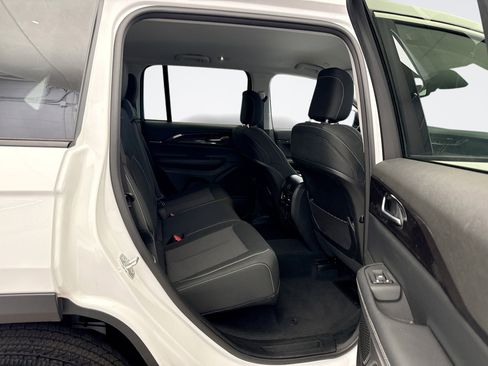 Used 2023 Jeep Grand Cherokee Laredo w/ Luxury Tech Group I image 17