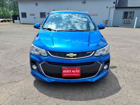 Used 2017 Chevrolet Sonic LT w/ Fun and Sun Package FWD image 9