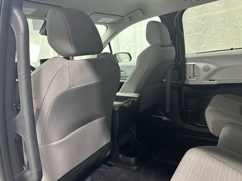 Used 2025 Toyota Sienna LE image 47