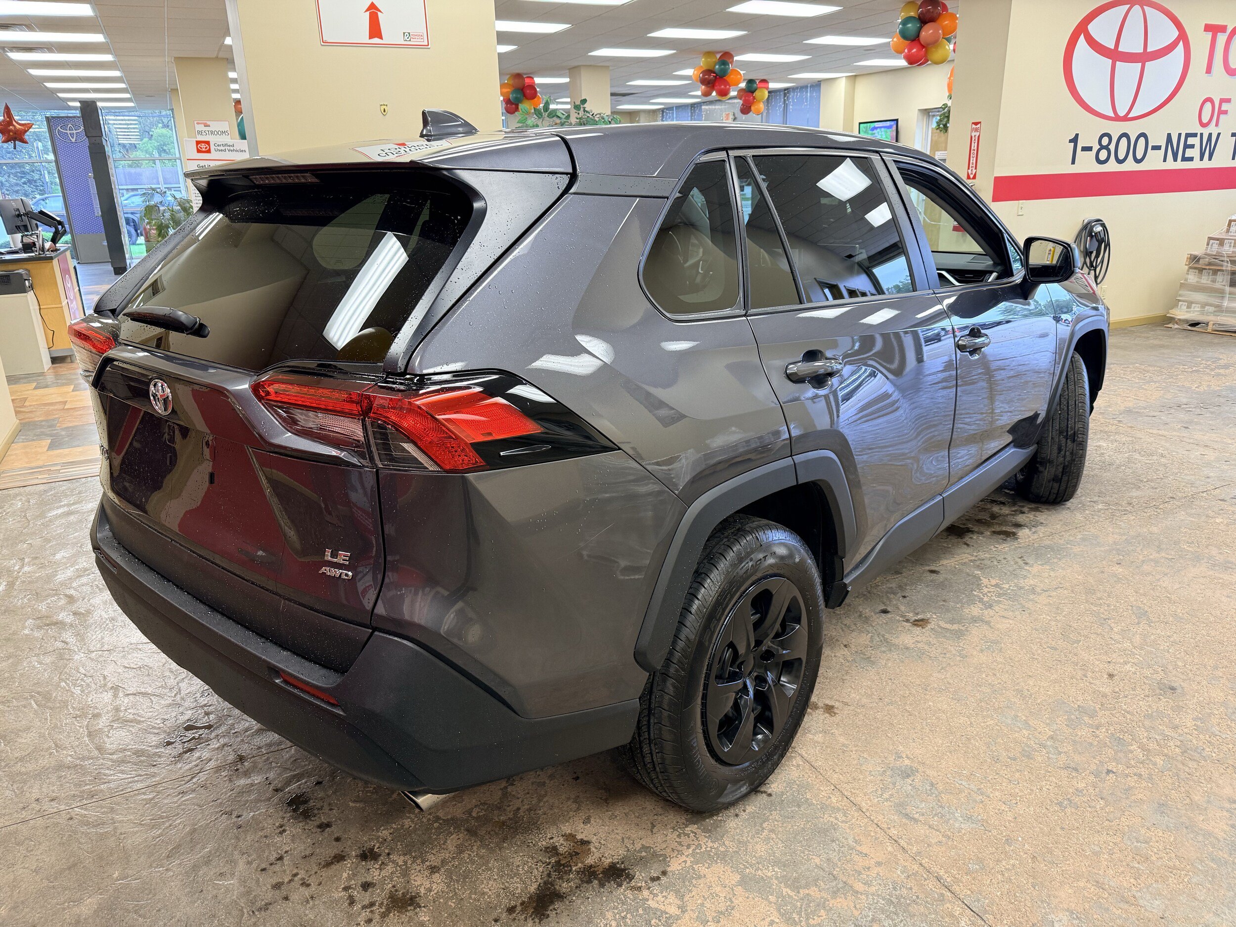 Used 2024 Toyota RAV4 LE AWD/4WD image 13