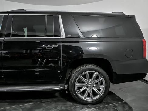Used 2015 Chevrolet Suburban LTZ image 7