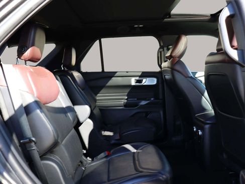 Used 2020 Ford Explorer Platinum w/ Premium Technology Package image 36