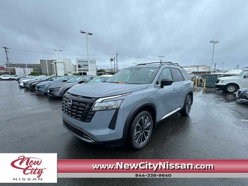 New 2026 Nissan Pathfinder Platinum image 1