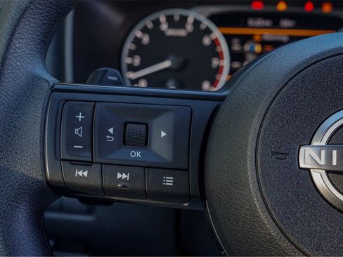 Used 2024 Nissan Rogue SV image 27