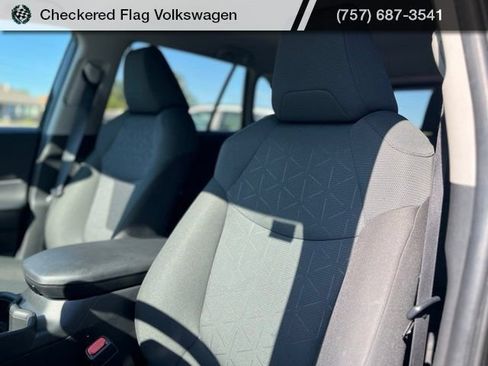 Used 2024 Toyota RAV4 XLE AWD/4WD image 20