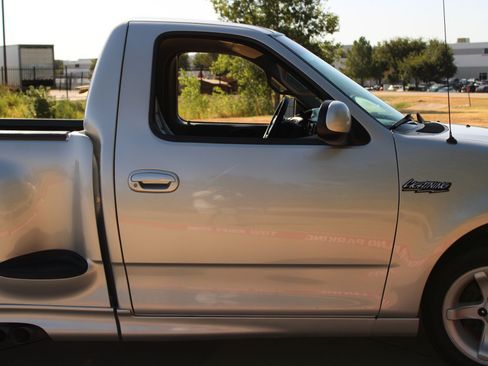 Used 2000 Ford F150 Lightning RWD image 33