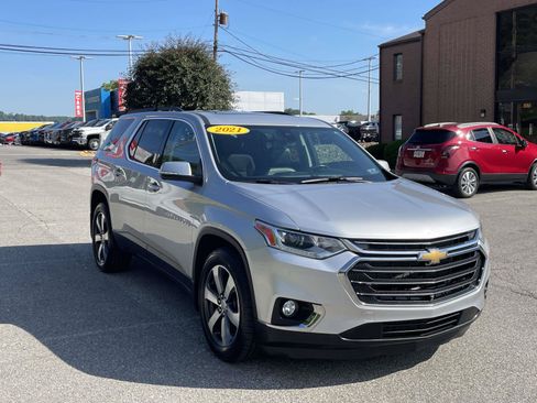Used 2021 Chevrolet Traverse LT w/ LT Premium Package AWD/4WD image 1