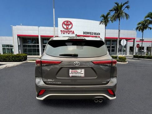 Used 2023 Toyota Highlander XSE FWD image 6