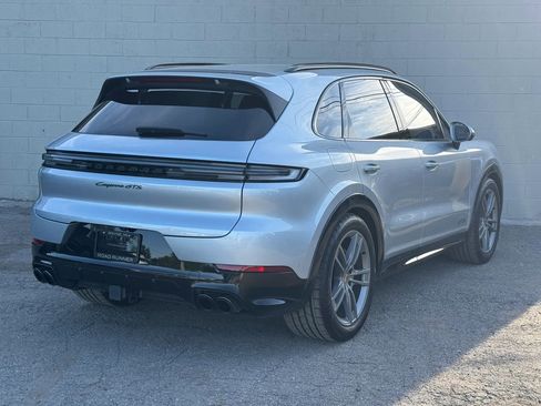 Used 2025 Porsche Cayenne GTS w/ Sport Chrono Package AWD/4WD image 7