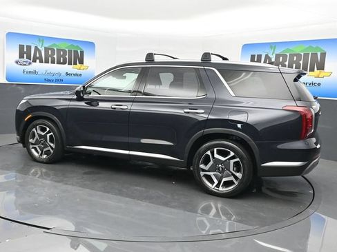 Used 2023 Hyundai Palisade Limited FWD image 3