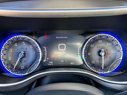 New 2026 Chrysler Pacifica Select FWD image 25