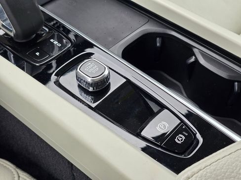 Used 2022 Volvo S60 B5 Inscription image 37