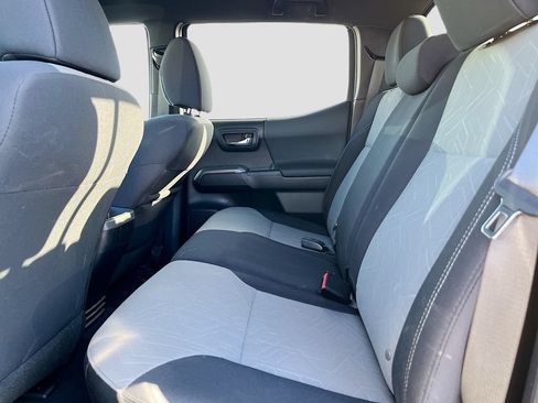 Used 2020 Toyota Tacoma TRD Off-Road w/ Technology Package AWD/4WD image 22
