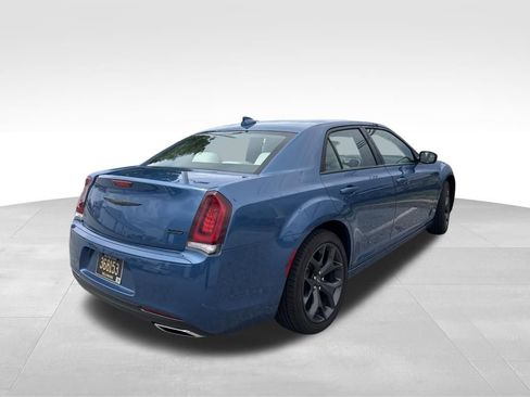 Used 2023 Chrysler 300 Touring w/ Sport Appearance Package RWD image 5