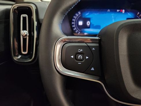 Certified 2026 Volvo XC40 B5 Plus AWD/4WD image 28