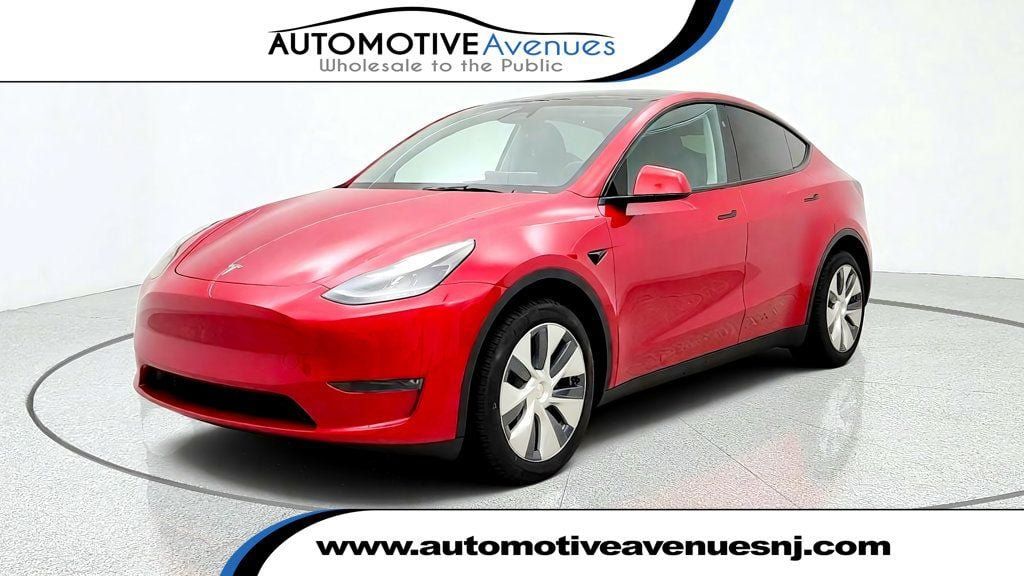 Used 2023 Tesla Model Y Long Range AWD/4WD image 1
