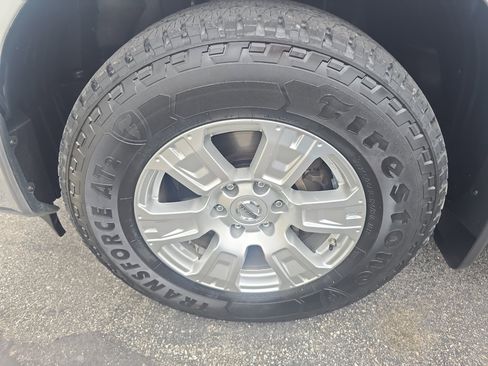 Used 2017 Nissan Titan SV image 30