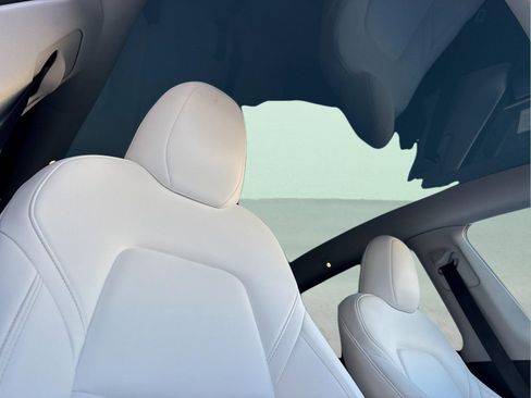 Used 2023 Tesla Model Y Performance image 17