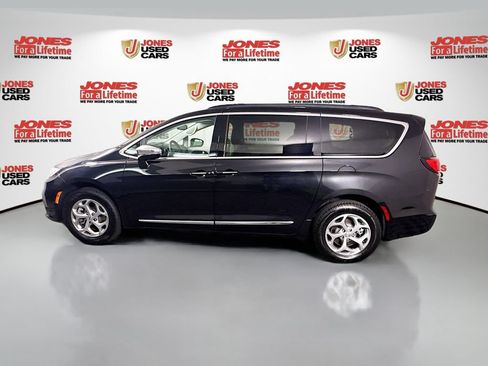 Used 2023 Chrysler Pacifica Limited w/ Uconnect Theater Family Group AWD/4WD image 16