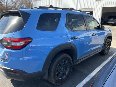 Certified 2023 Honda Pilot TrailSport image 7
